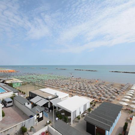 Hotel Leonardo Da Vinci Pesaro Exterior foto