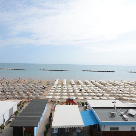 Hotel Leonardo Da Vinci Pesaro Exterior foto