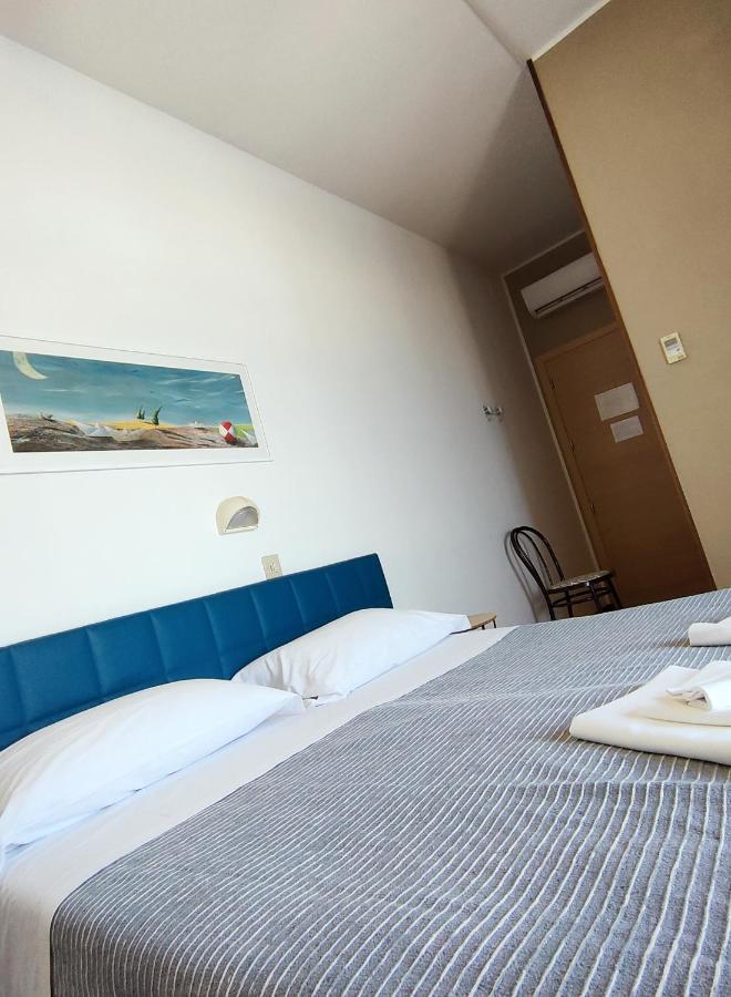 Hotel Leonardo Da Vinci Pesaro Exterior foto