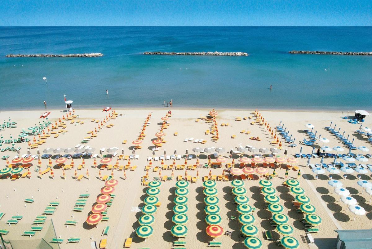 Hotel Leonardo Da Vinci Pesaro Exterior foto