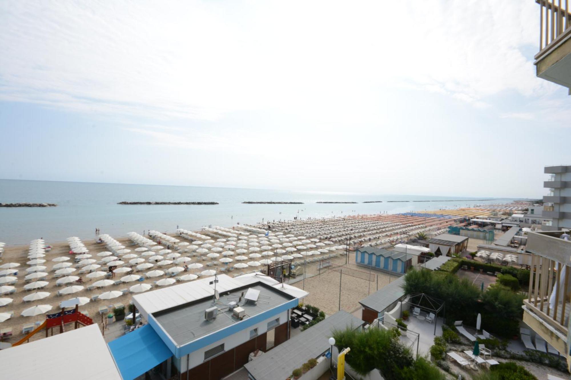 Hotel Leonardo Da Vinci Pesaro Exterior foto