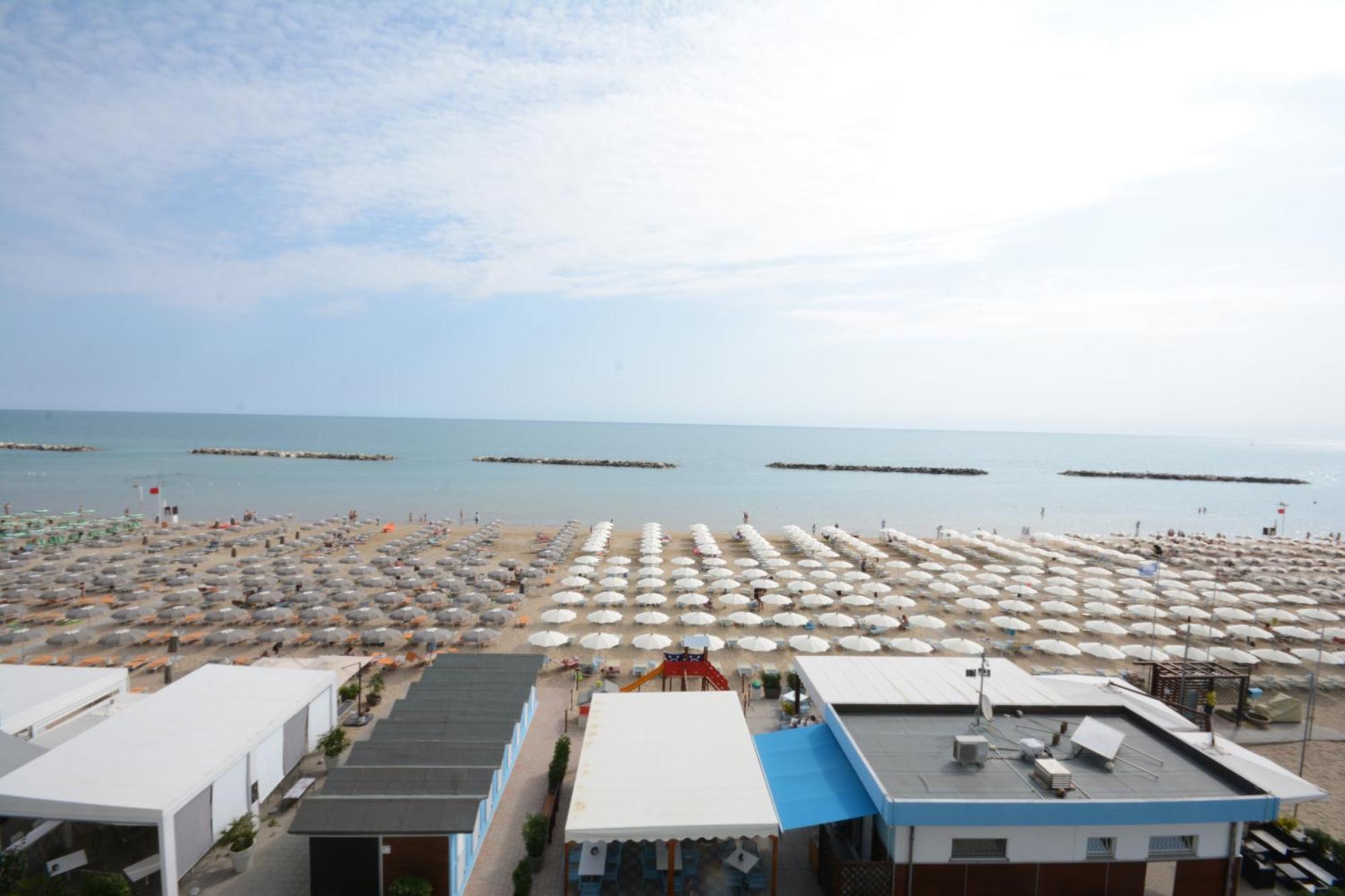 Hotel Leonardo Da Vinci Pesaro Exterior foto